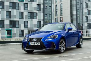 Lexus IS300h F-Sport 2016 года (UK)